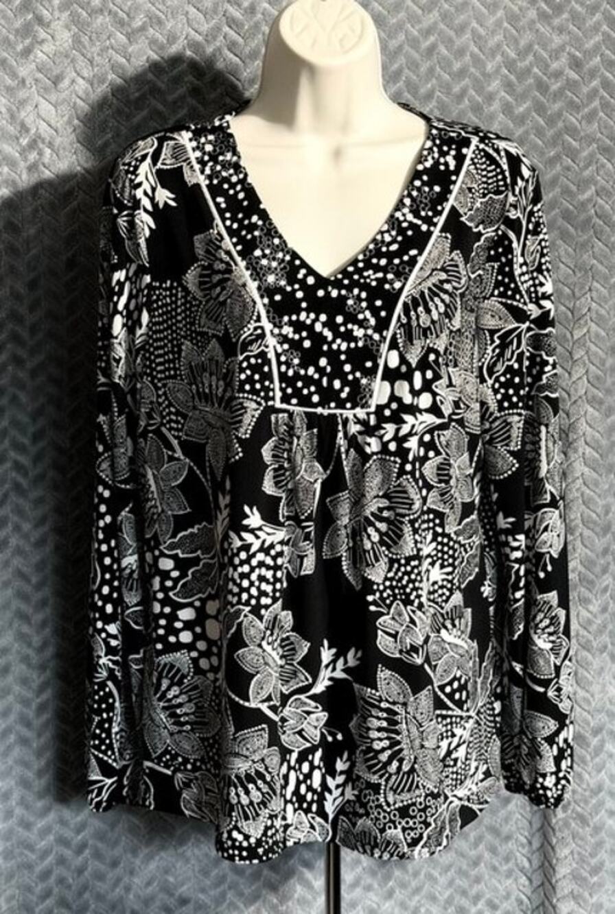 Susan Graver Liquid Knit Black & White V-Neck Pullover Top Sz M Casual Office